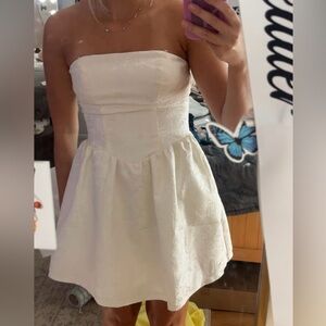 Elegant White Strapless Dress